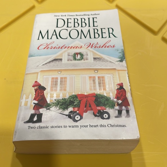 Debbie Macomber Lot of 3 Christmas Books 🎄Bundle your likes and save🎄 - Picture 2 of 8